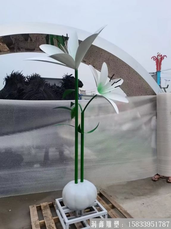 不銹鋼百合花雕塑，仿真花朵雕塑